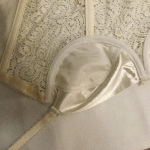 WHITE SATIN AND LACE BUSTIER - Picture 6 of 7